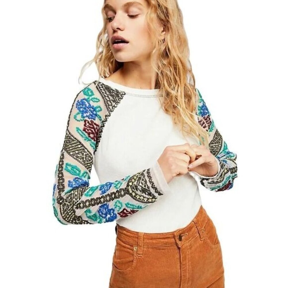 Women’s Rendezvous Long‎ Embellished Sheer Sleeve Top Small